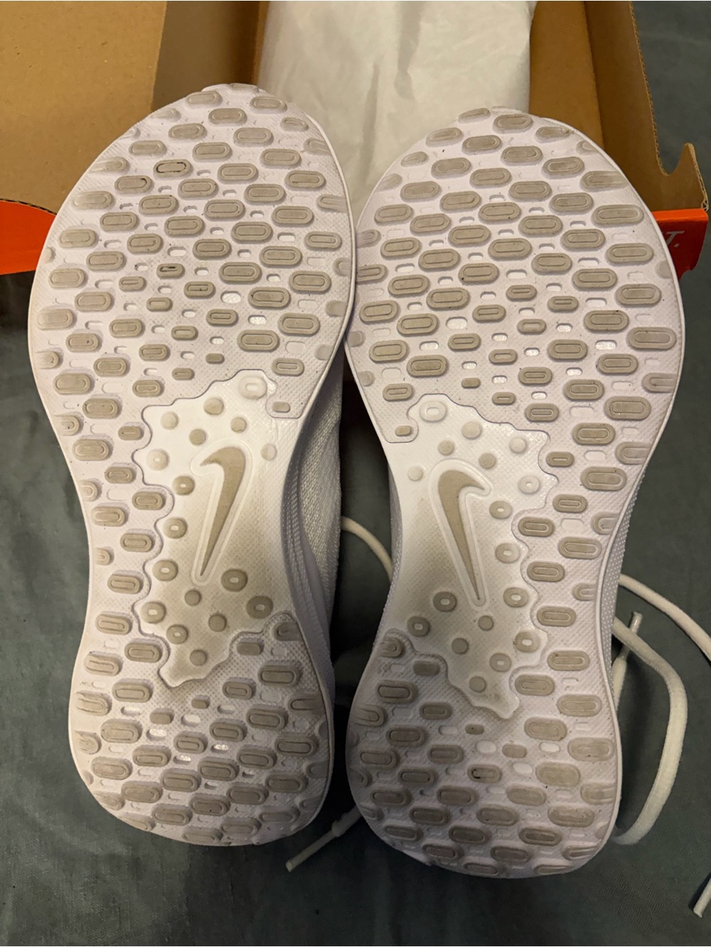 Nike Women's Revolution 7 Running Shoe - Picture 4 of 5